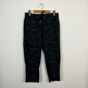 Kyodan Camo Print Lightweight Capri Joggers Sz L